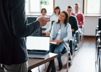 everyone-is-smiling-listens-group-people-business-conference-modern-classroom-daytime