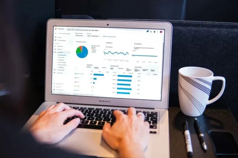 A laptop with a graph analysis