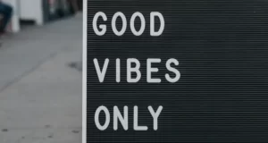 A street sign stating 'good vibes only' - social solidarity
