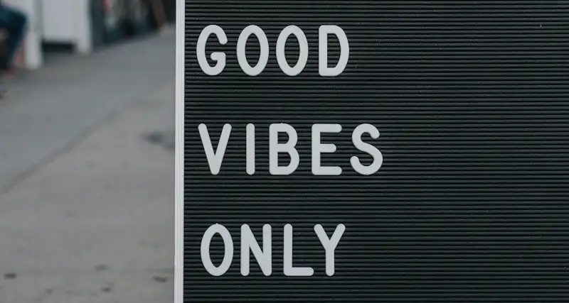 A street sign stating 'good vibes only' - social solidarity
