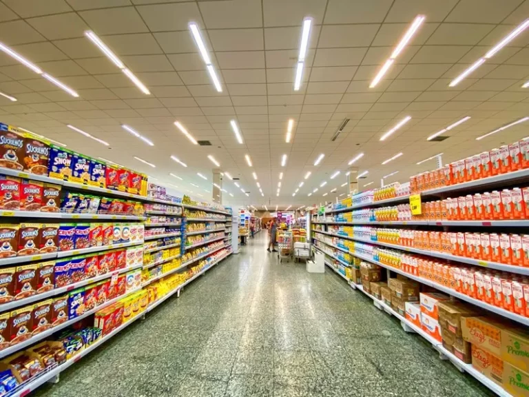 A bland supermarket aisle