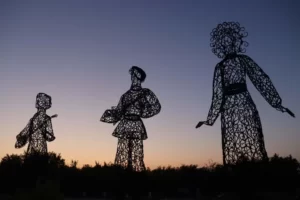 three giant statues at crepescule