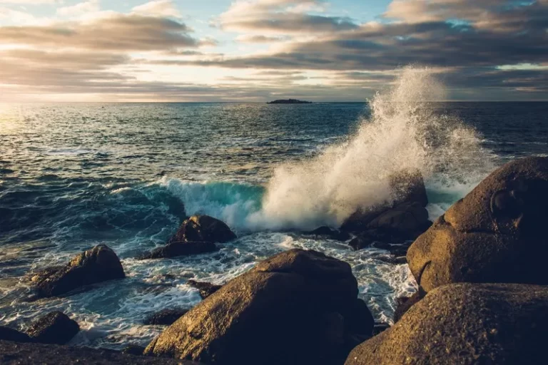 Crashing waves against rocks - power