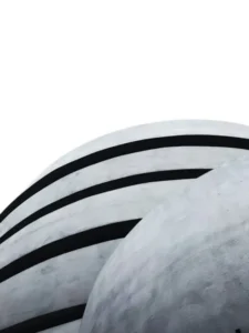 A curvilinear building