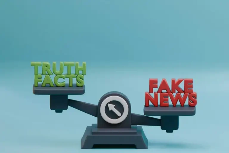 A set of scales weighin out truth facts vs fake news.