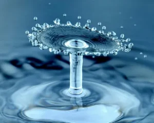 A drop of water splashing